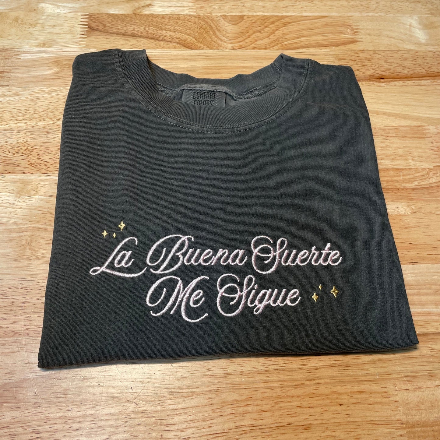 La Buena Suerte Me Sigue T-Shirt