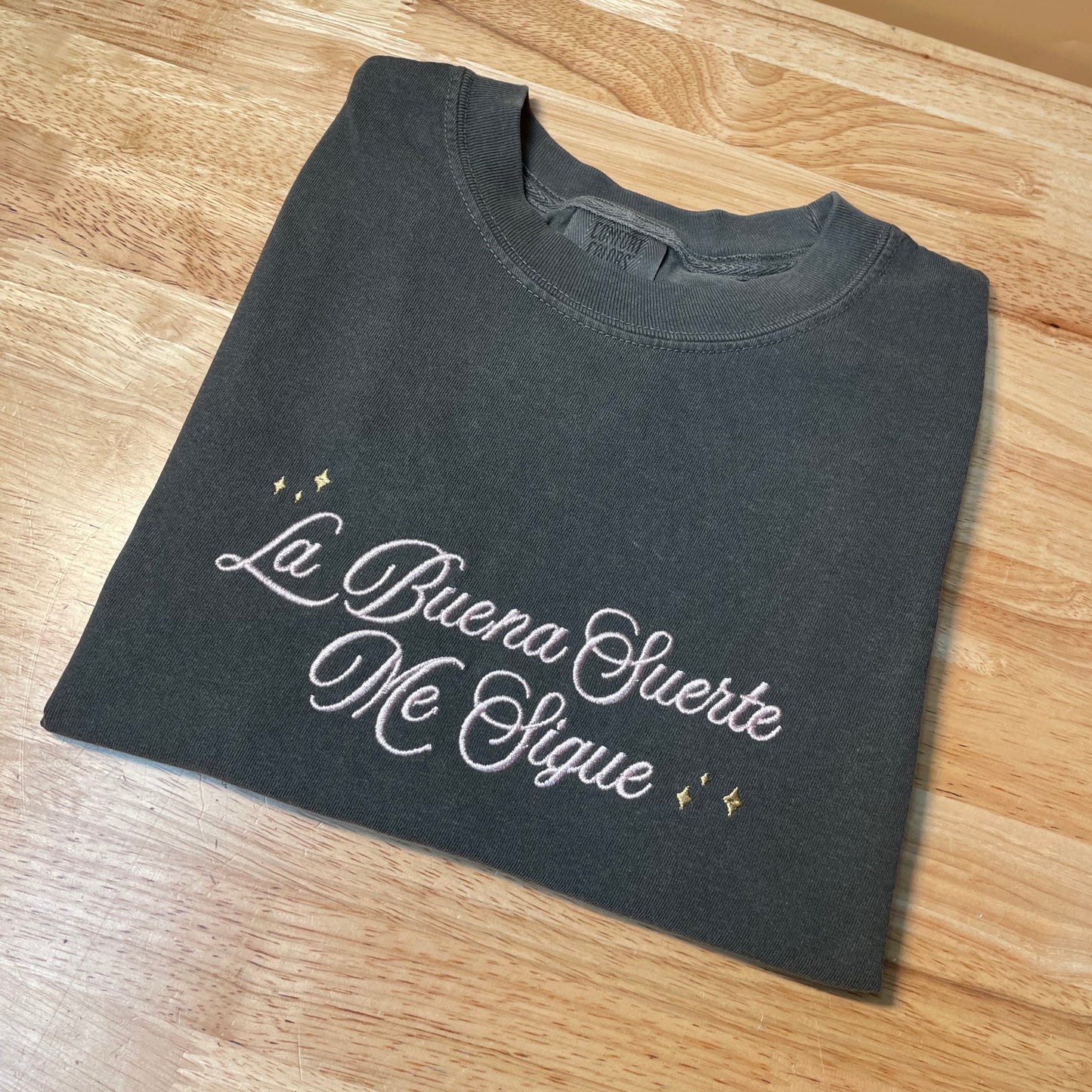 La Buena Suerte Me Sigue T-Shirt