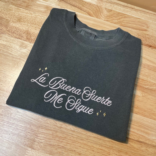 La Buena Suerte Me Sigue T-Shirt